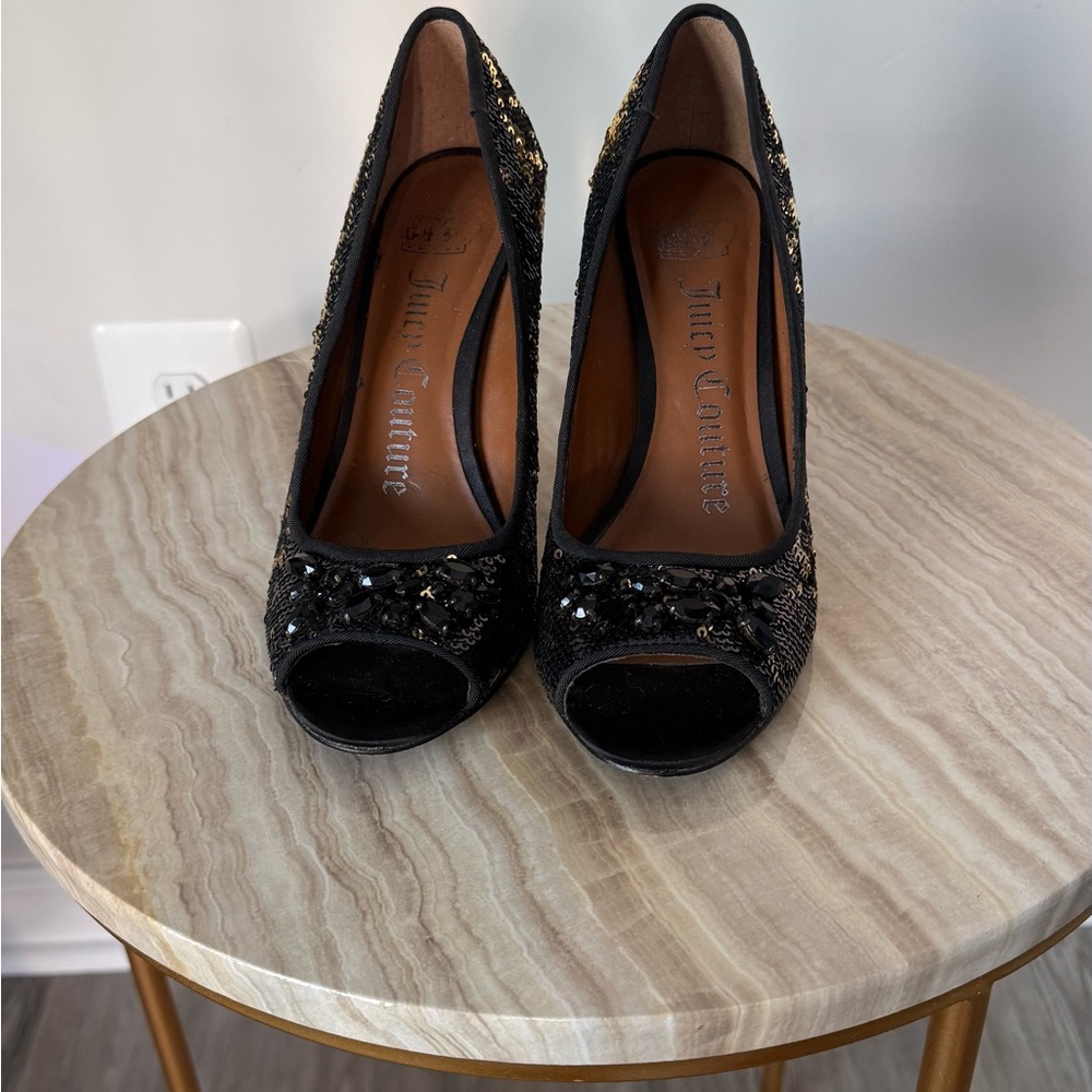 Vintage Juicy Couture Black and Gold Women's Peep-Toe Heels